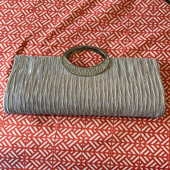 5 FOR 25 or 3 FOR 20 Fancy clutch purse